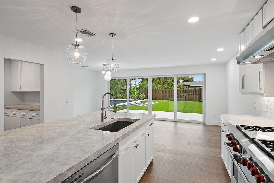 Activo con contrato: $1,495,000 (4 camas, 3 baños, 2121 Pies cuadrados)