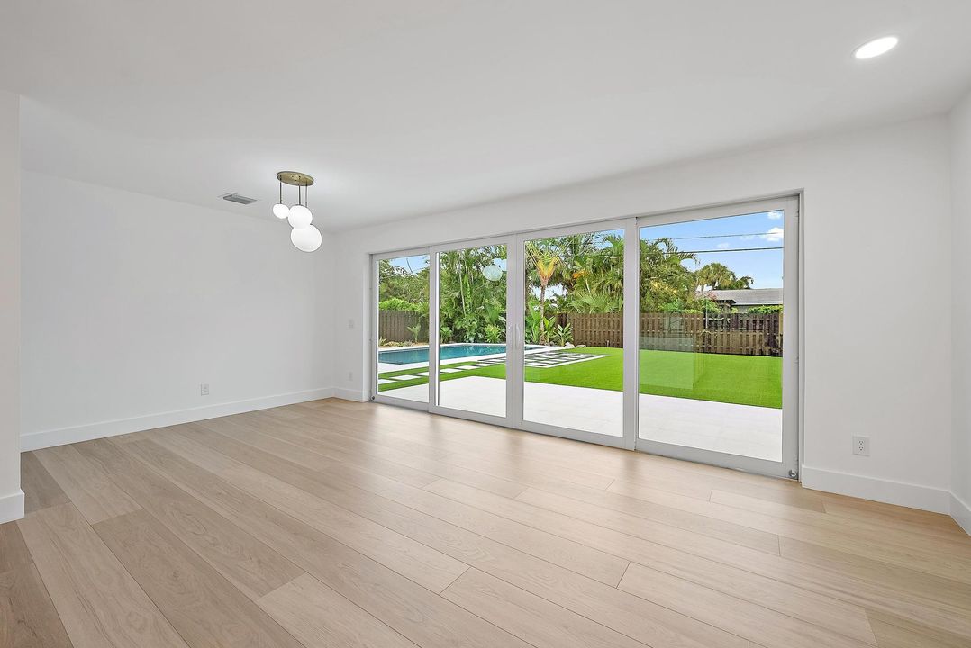 Activo con contrato: $1,495,000 (4 camas, 3 baños, 2121 Pies cuadrados)