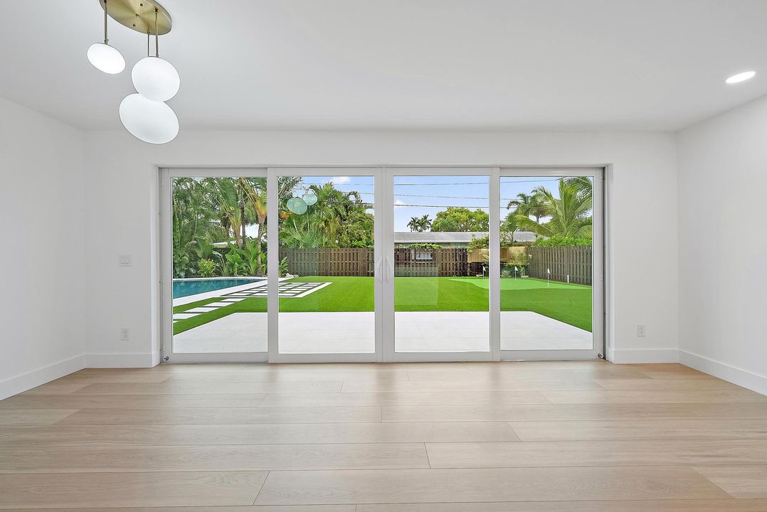 Activo con contrato: $1,495,000 (4 camas, 3 baños, 2121 Pies cuadrados)