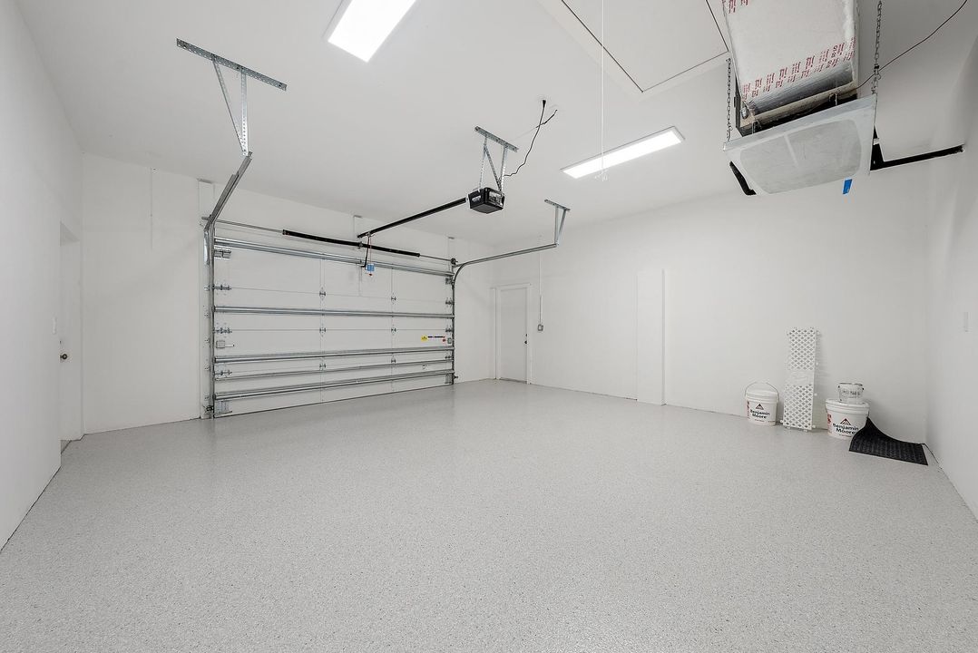 Activo con contrato: $1,495,000 (4 camas, 3 baños, 2121 Pies cuadrados)