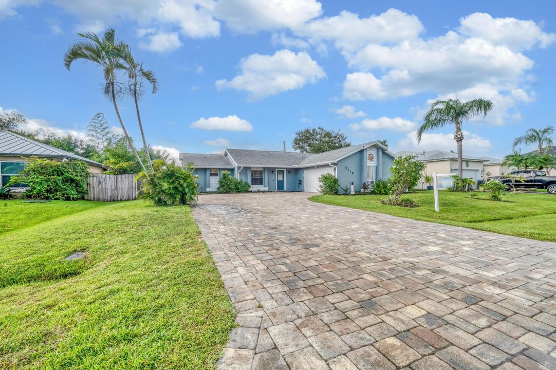 For Sale: $479,998 (3 beds, 2 baths, 1842 Square Feet)