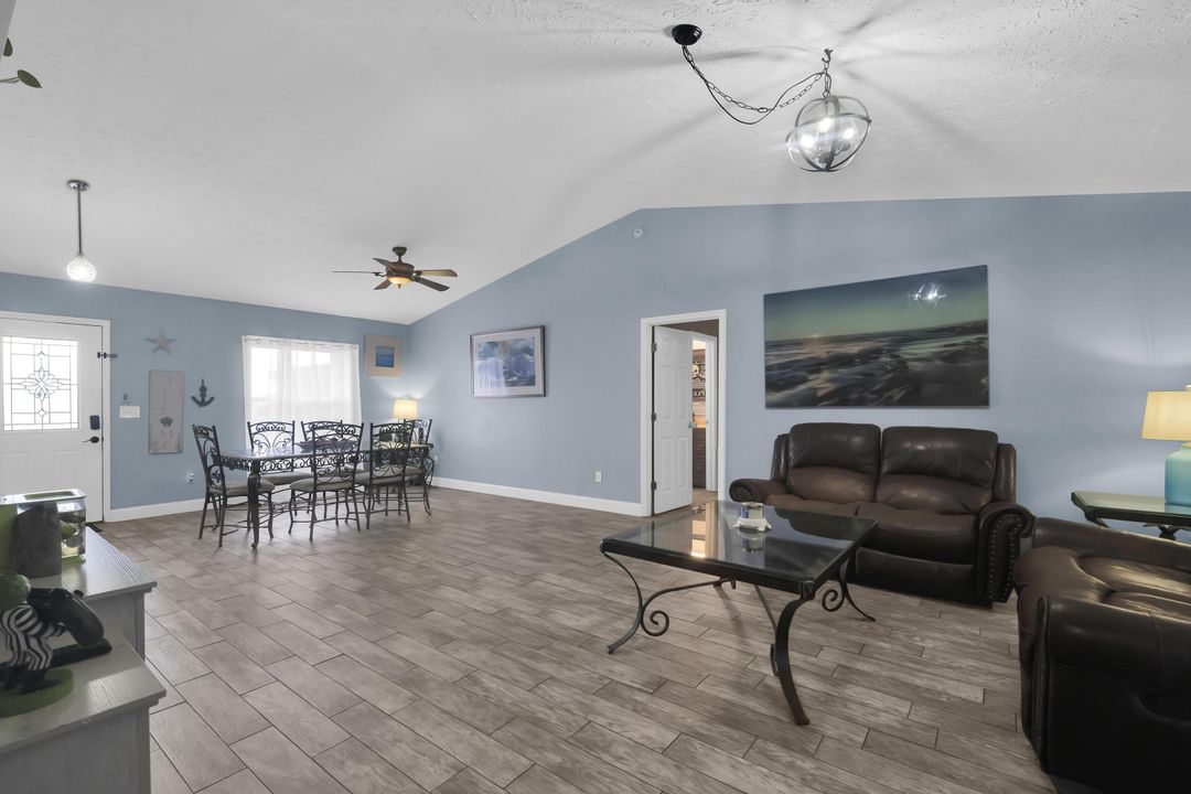 For Sale: $479,998 (3 beds, 2 baths, 1842 Square Feet)