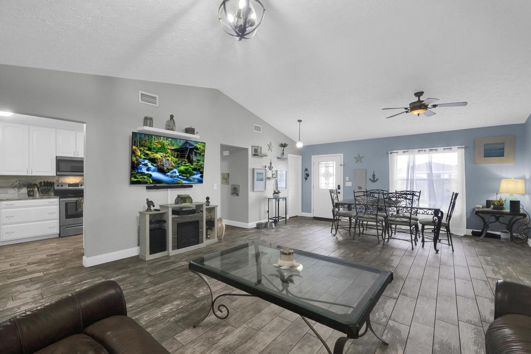 For Sale: $479,998 (3 beds, 2 baths, 1842 Square Feet)