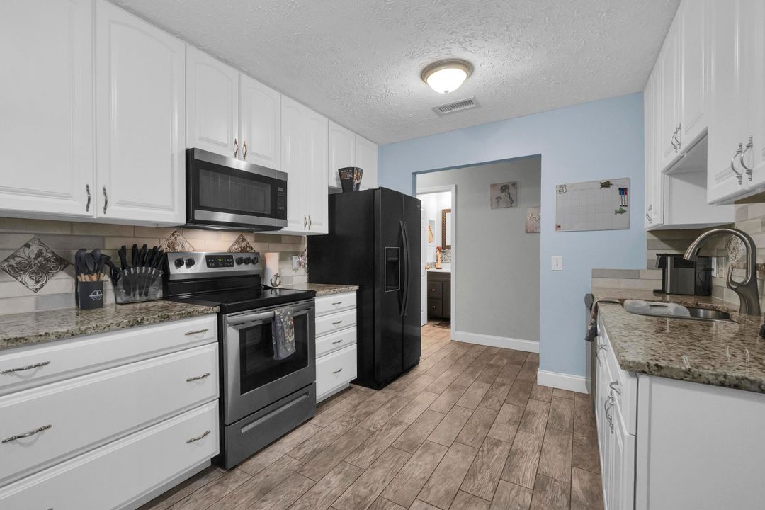 For Sale: $479,998 (3 beds, 2 baths, 1842 Square Feet)