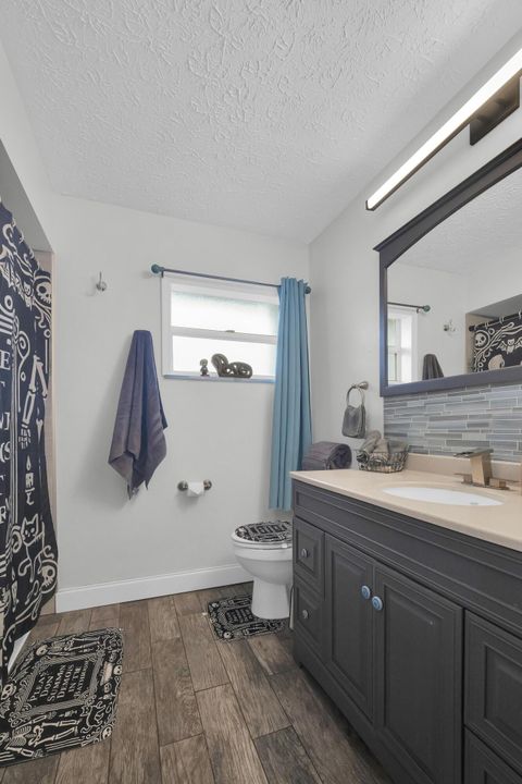 For Sale: $479,998 (3 beds, 2 baths, 1842 Square Feet)