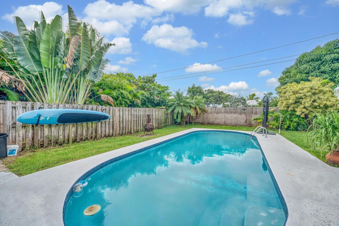 For Sale: $479,998 (3 beds, 2 baths, 1842 Square Feet)