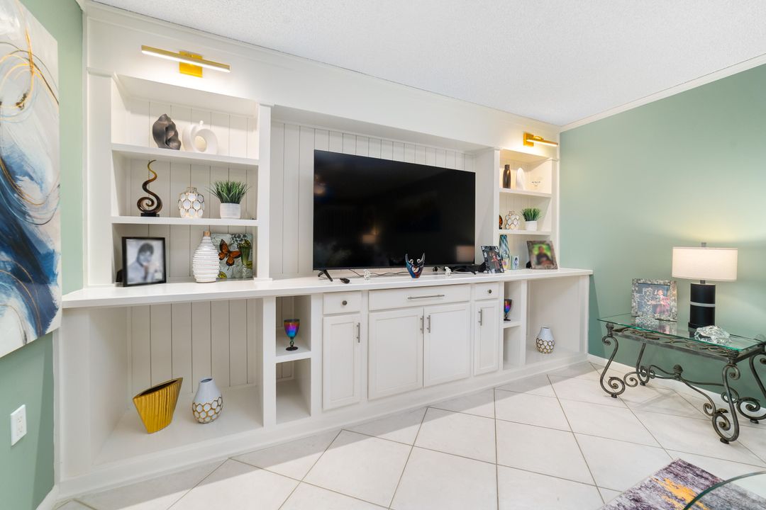 Active With Contract: $319,900 (2 beds, 2 baths, 1264 Square Feet)