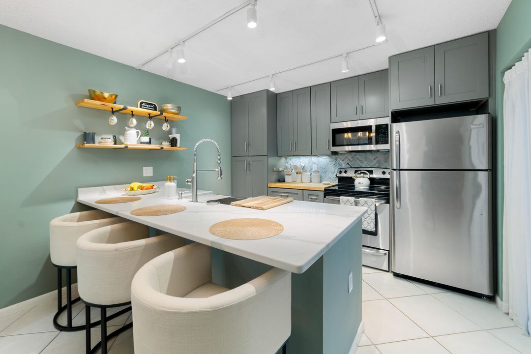 Active With Contract: $319,900 (2 beds, 2 baths, 1264 Square Feet)