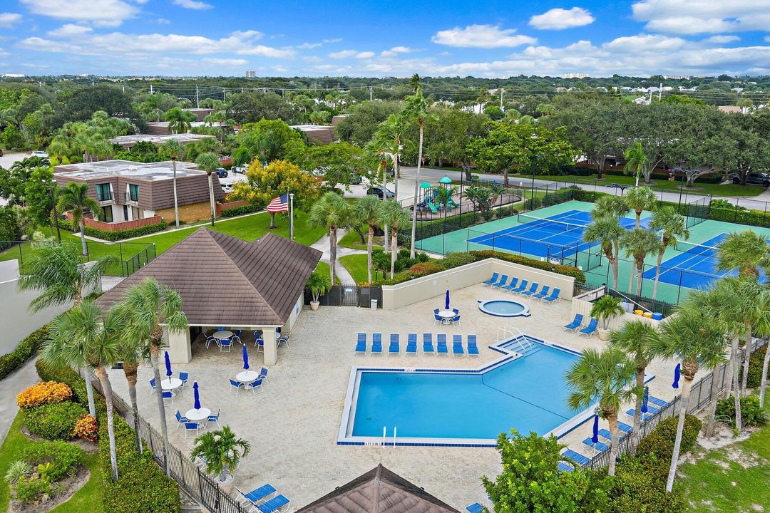 Под контрактом: $5,500 (2 спален, 2 ванн, 1188 Квадратных фут)