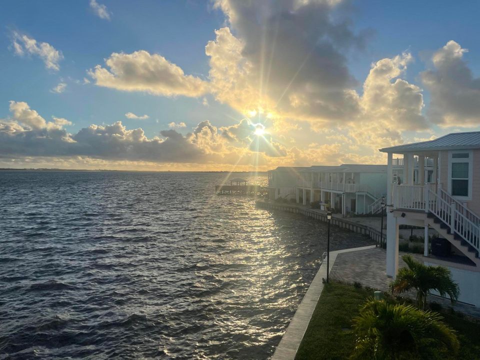 For Rent: $6,000 (2 beds, 2 baths, 1100 Square Feet)