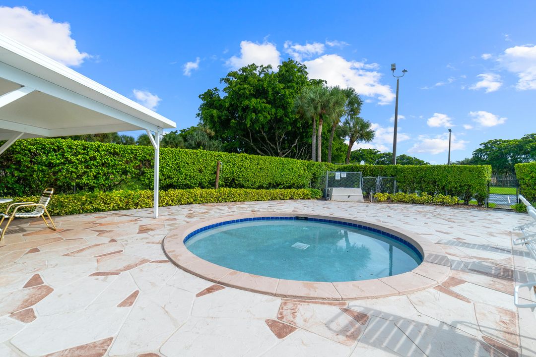 Active With Contract: $319,900 (2 beds, 2 baths, 1264 Square Feet)