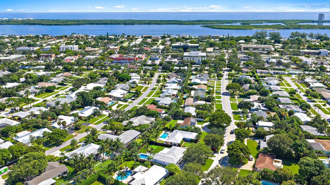 Activo con contrato: $1,495,000 (4 camas, 3 baños, 2121 Pies cuadrados)