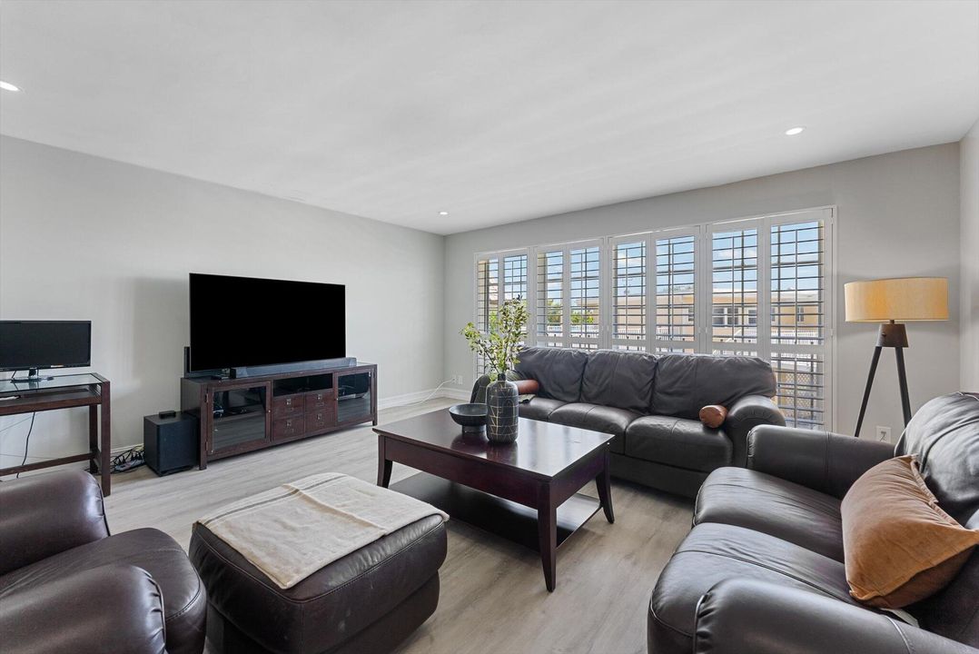 Active With Contract: $5,500 (3 beds, 3 baths, 2332 Square Feet)