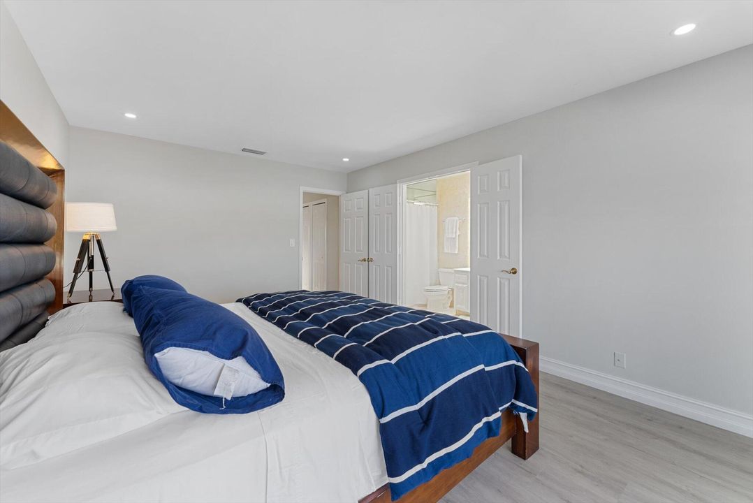 Active With Contract: $5,500 (3 beds, 3 baths, 2332 Square Feet)