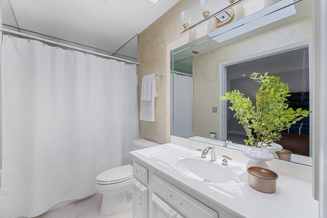 Active With Contract: $5,500 (3 beds, 3 baths, 2332 Square Feet)