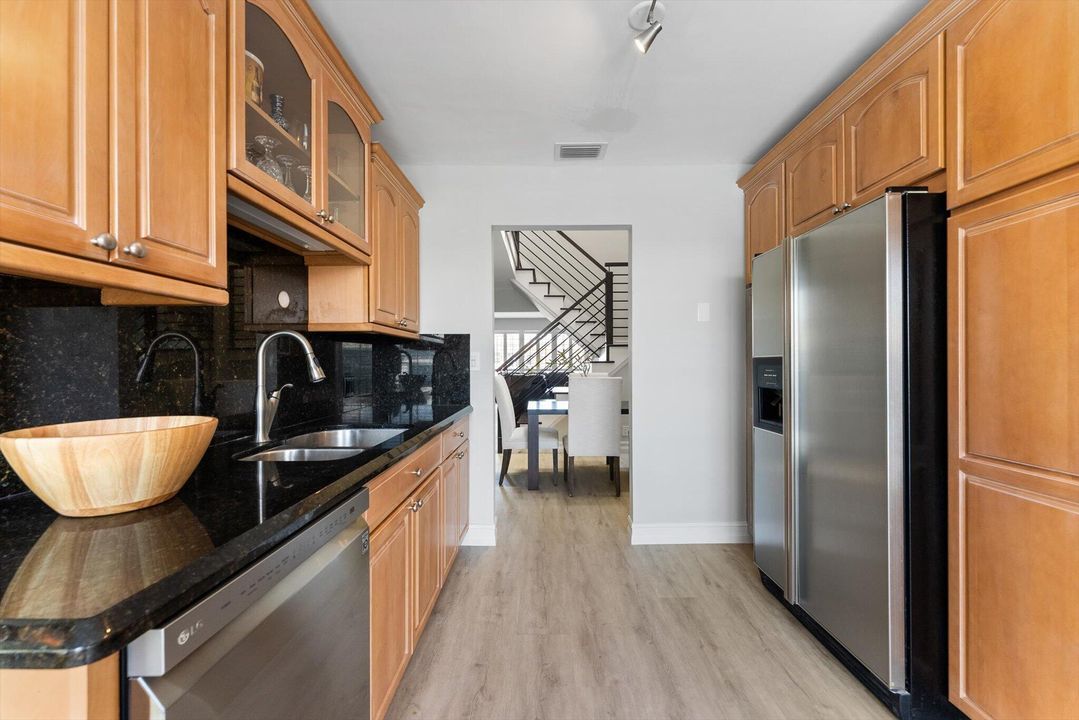 Active With Contract: $5,500 (3 beds, 3 baths, 2332 Square Feet)