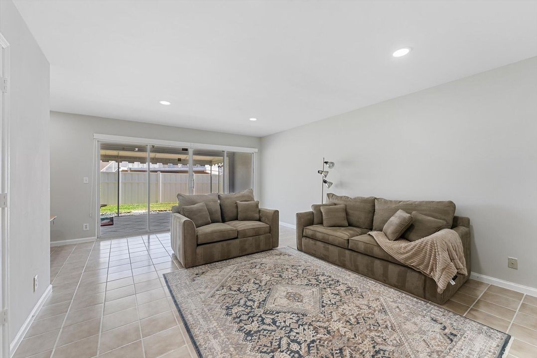 Active With Contract: $5,500 (3 beds, 3 baths, 2332 Square Feet)