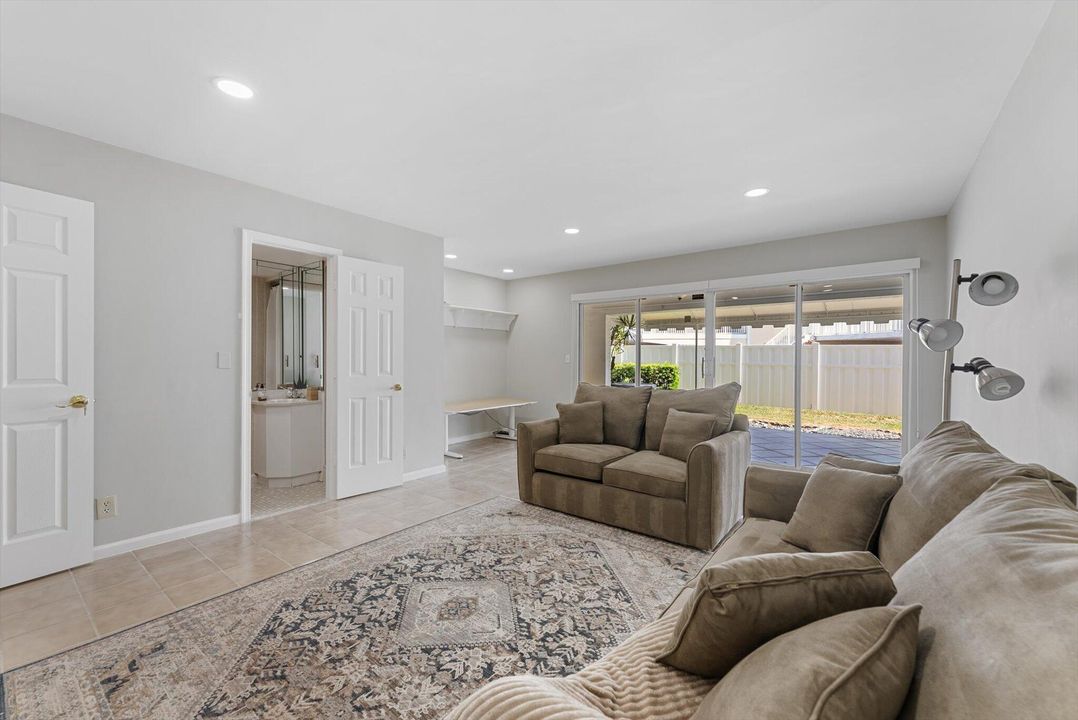 Active With Contract: $5,500 (3 beds, 3 baths, 2332 Square Feet)