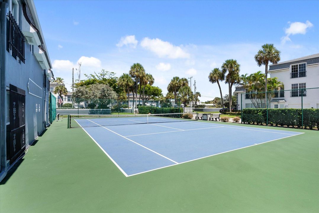 Active With Contract: $5,500 (3 beds, 3 baths, 2332 Square Feet)