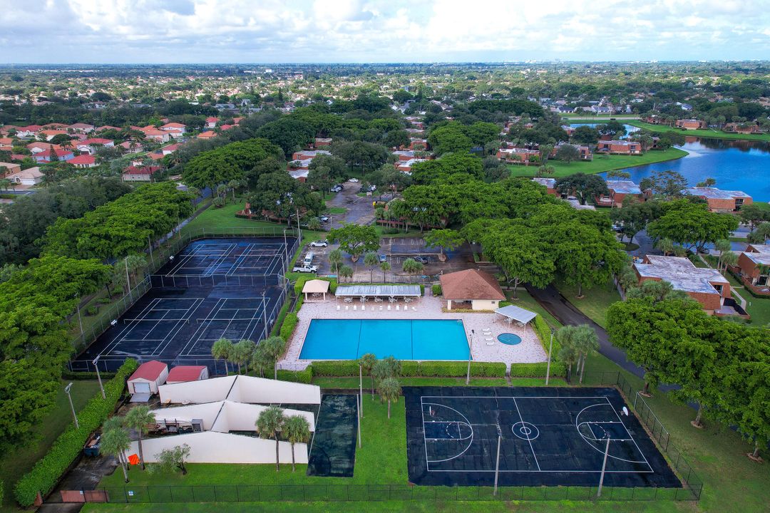 Active With Contract: $319,900 (2 beds, 2 baths, 1264 Square Feet)