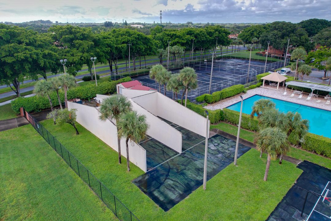 Active With Contract: $319,900 (2 beds, 2 baths, 1264 Square Feet)