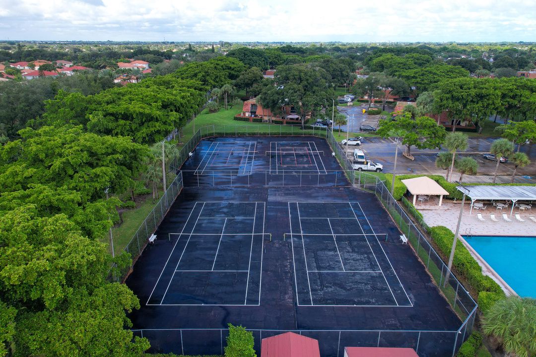 Active With Contract: $319,900 (2 beds, 2 baths, 1264 Square Feet)