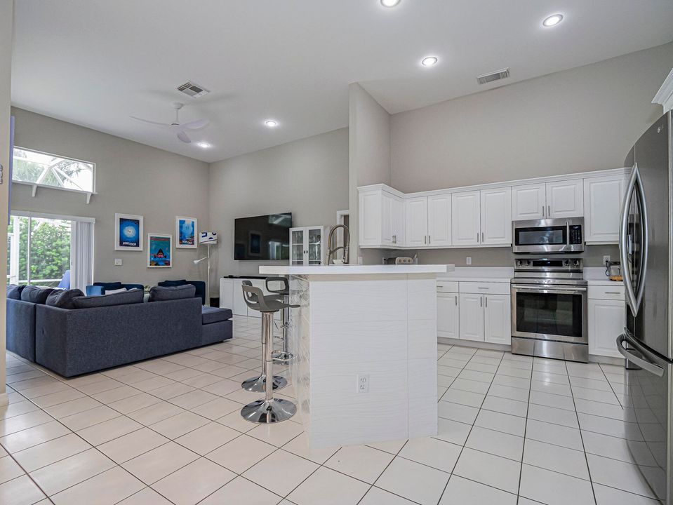 Под контрактом: $650,000 (3 спален, 2 ванн, 2221 Квадратных фут)