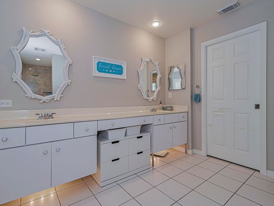 Под контрактом: $650,000 (3 спален, 2 ванн, 2221 Квадратных фут)