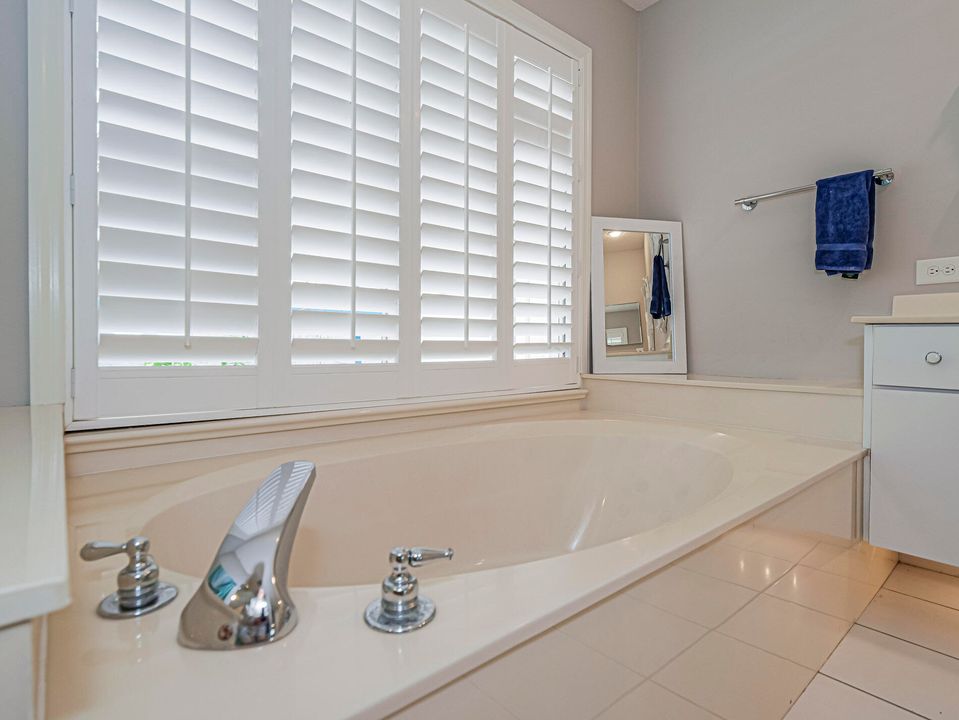 Под контрактом: $650,000 (3 спален, 2 ванн, 2221 Квадратных фут)