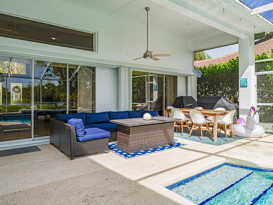 Под контрактом: $650,000 (3 спален, 2 ванн, 2221 Квадратных фут)