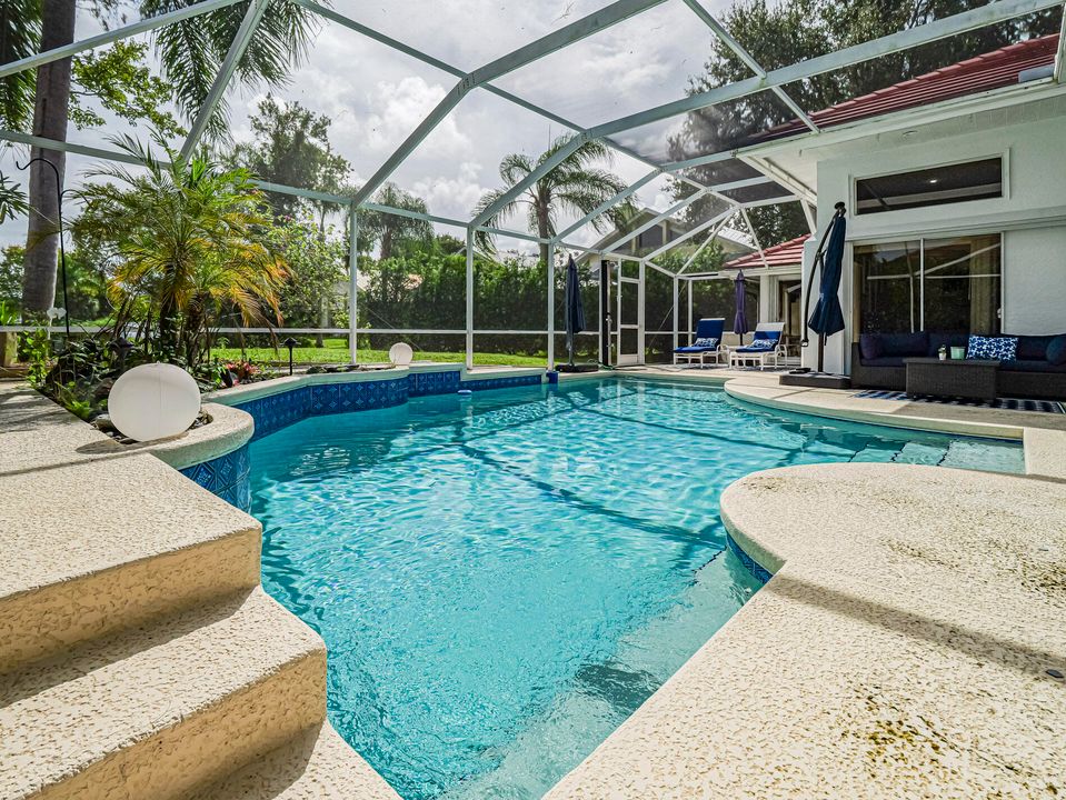 Под контрактом: $650,000 (3 спален, 2 ванн, 2221 Квадратных фут)