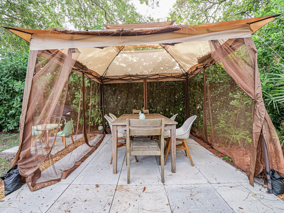 Под контрактом: $650,000 (3 спален, 2 ванн, 2221 Квадратных фут)