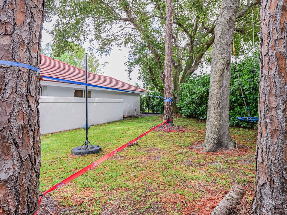 Под контрактом: $650,000 (3 спален, 2 ванн, 2221 Квадратных фут)