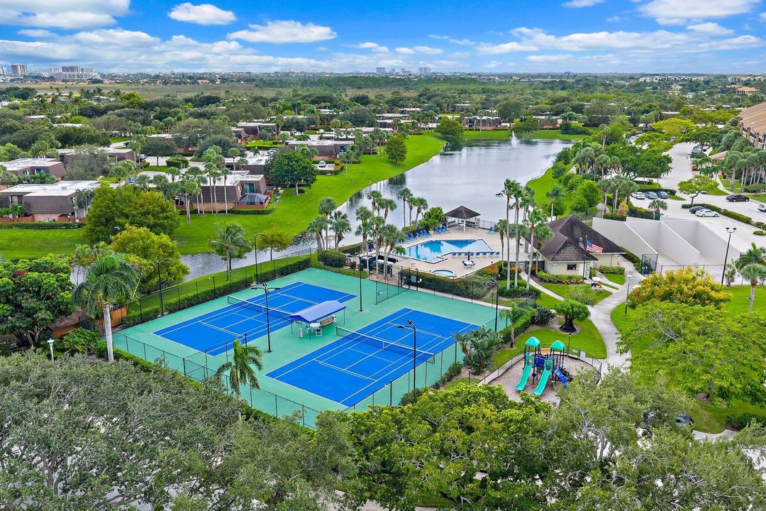 待售: $440,000 (2 贝兹, 2 浴室, 1188 平方英尺)