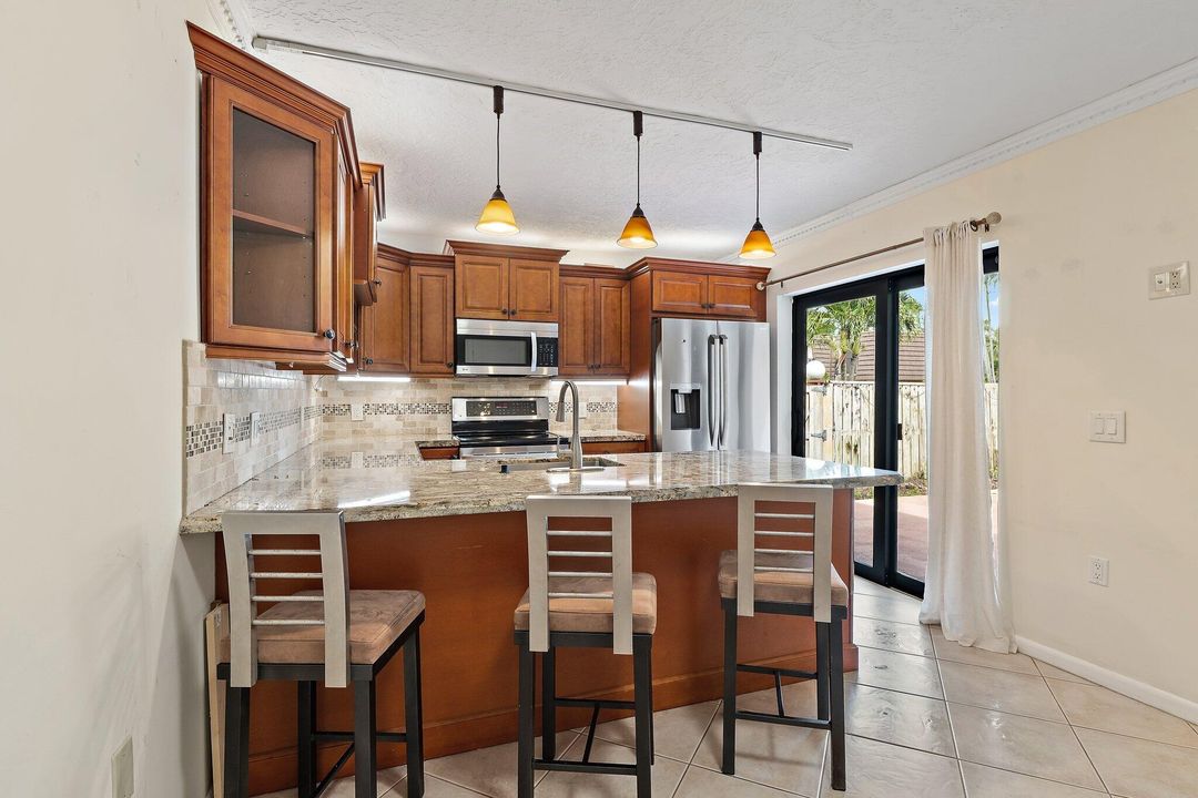 待售: $440,000 (2 贝兹, 2 浴室, 1188 平方英尺)