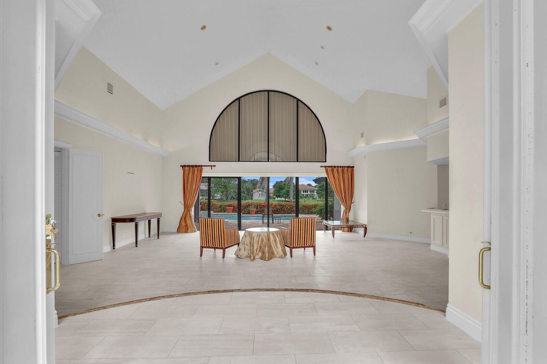 Activo con contrato: $4,950,000 (3 camas, 3 baños, 4037 Pies cuadrados)