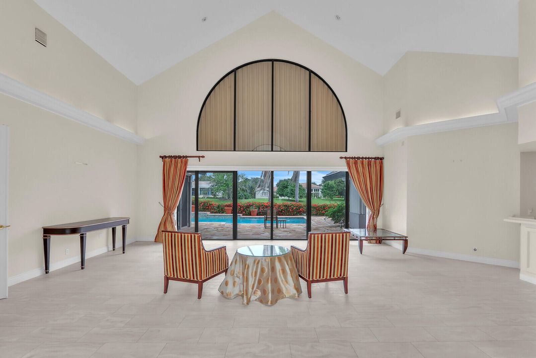 Activo con contrato: $4,950,000 (3 camas, 3 baños, 4037 Pies cuadrados)