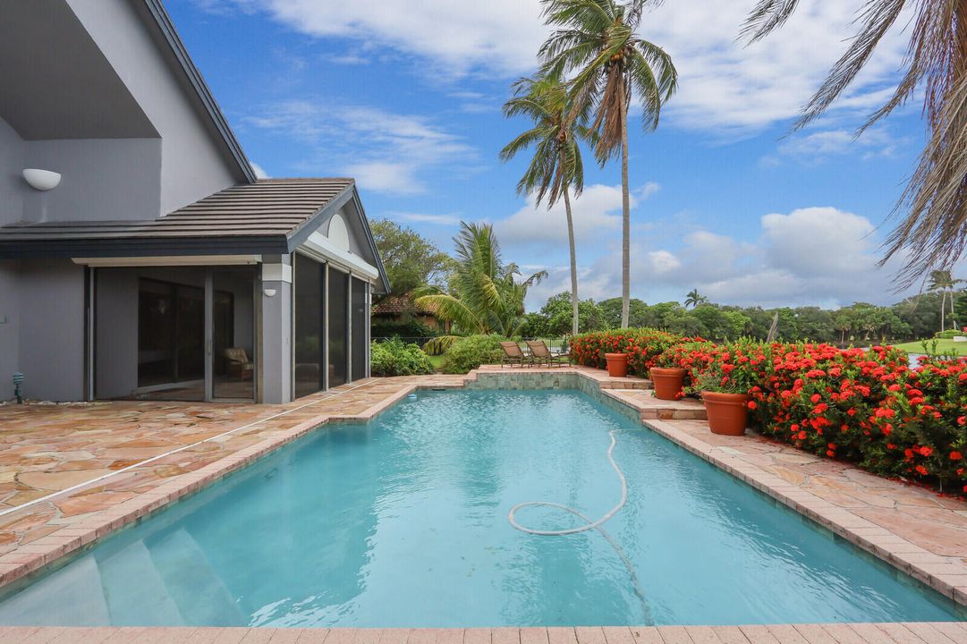 Activo con contrato: $4,950,000 (3 camas, 3 baños, 4037 Pies cuadrados)