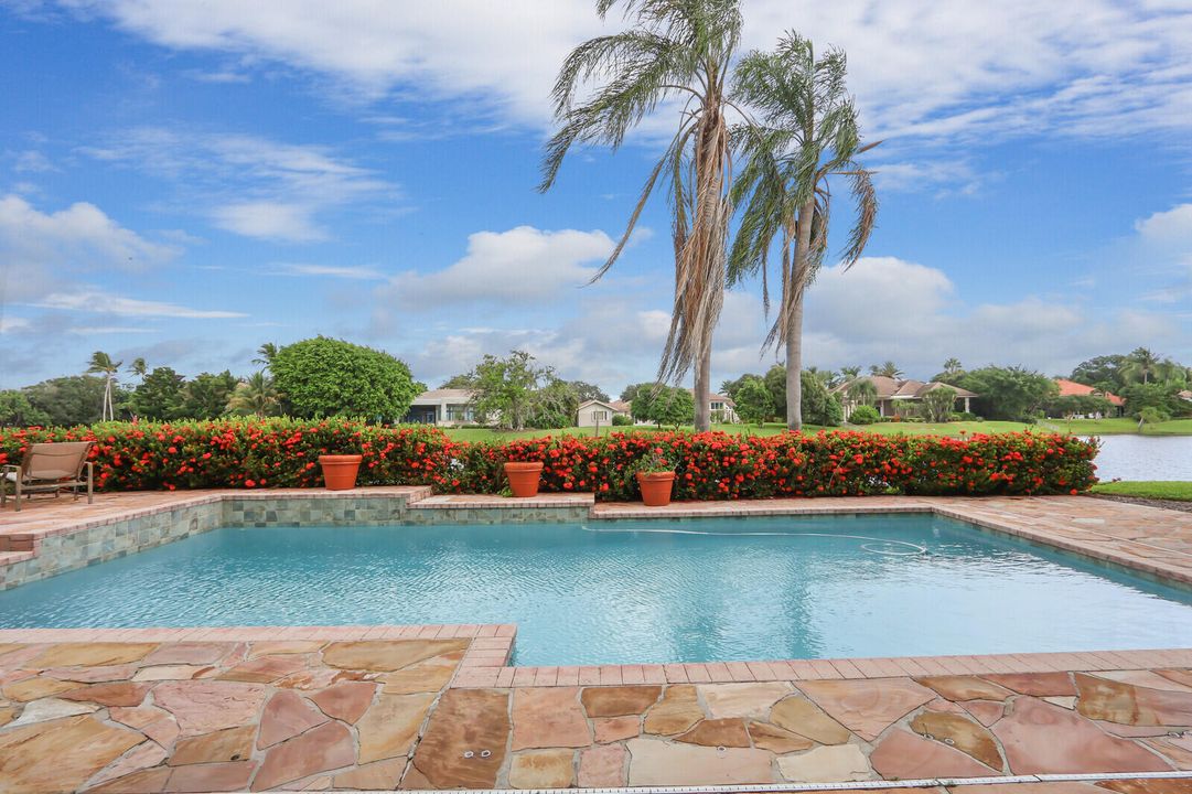 Activo con contrato: $4,950,000 (3 camas, 3 baños, 4037 Pies cuadrados)