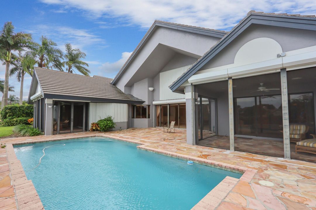 Activo con contrato: $4,950,000 (3 camas, 3 baños, 4037 Pies cuadrados)