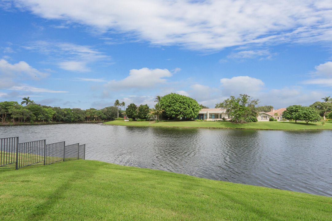 Activo con contrato: $4,950,000 (3 camas, 3 baños, 4037 Pies cuadrados)