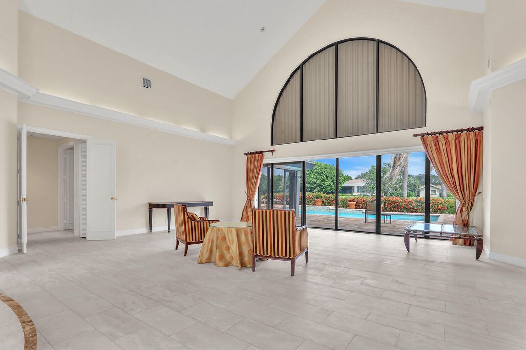 Activo con contrato: $4,950,000 (3 camas, 3 baños, 4037 Pies cuadrados)