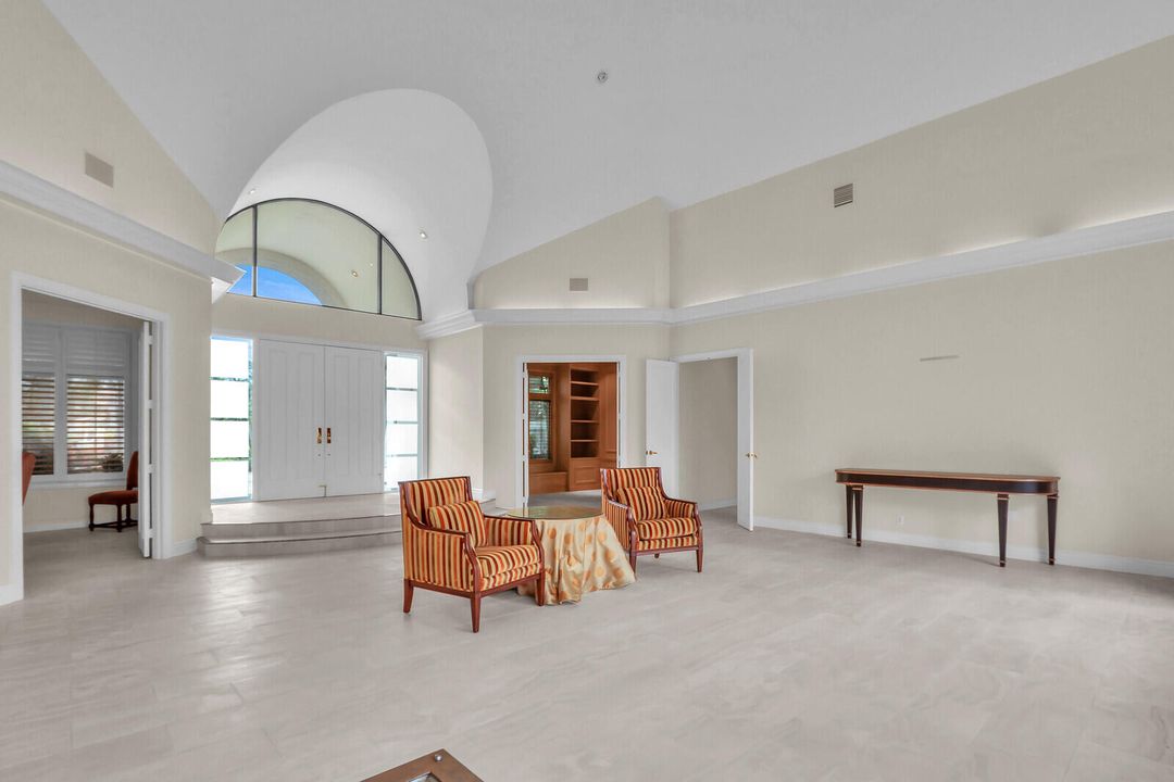 Activo con contrato: $4,950,000 (3 camas, 3 baños, 4037 Pies cuadrados)