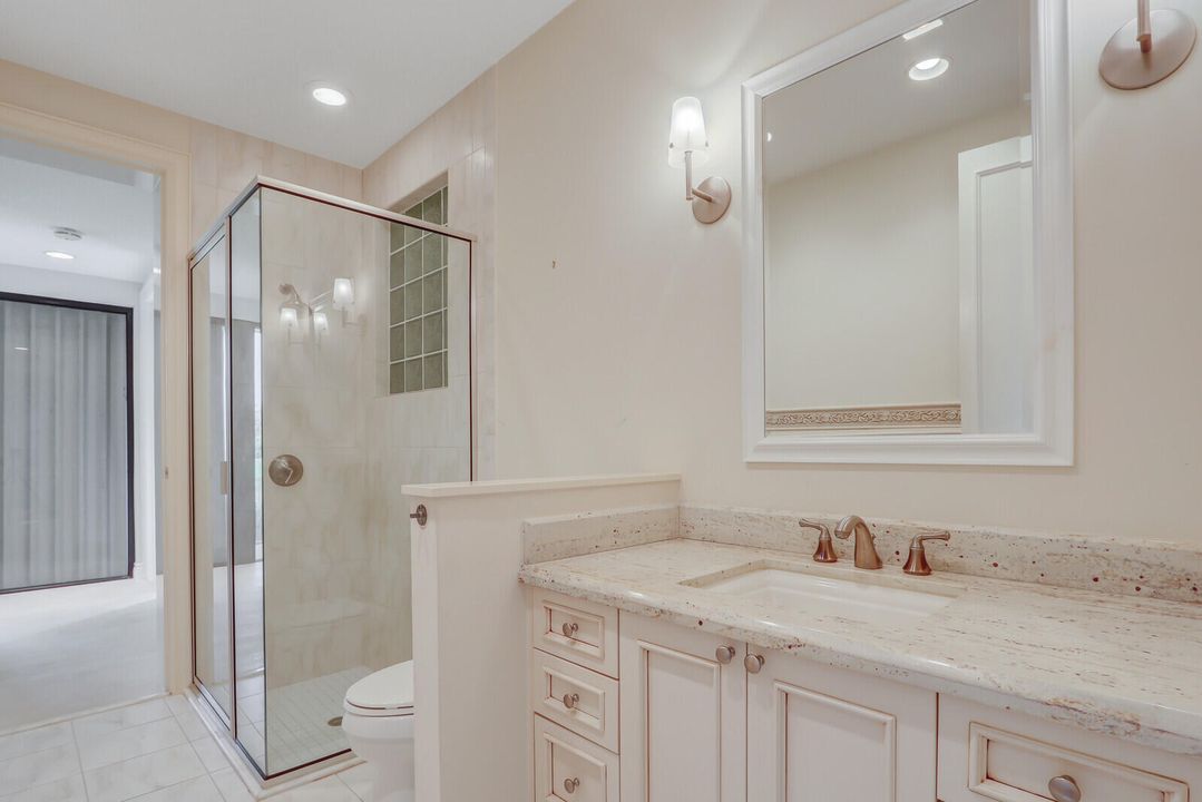 Activo con contrato: $4,950,000 (3 camas, 3 baños, 4037 Pies cuadrados)