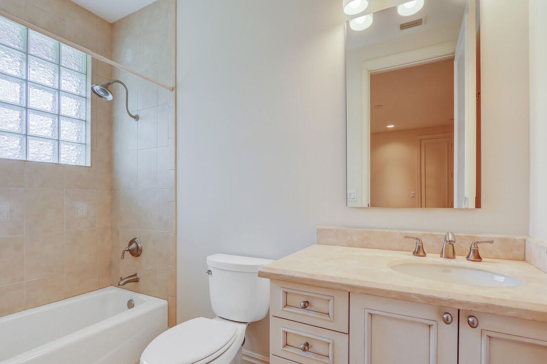 Activo con contrato: $4,950,000 (3 camas, 3 baños, 4037 Pies cuadrados)