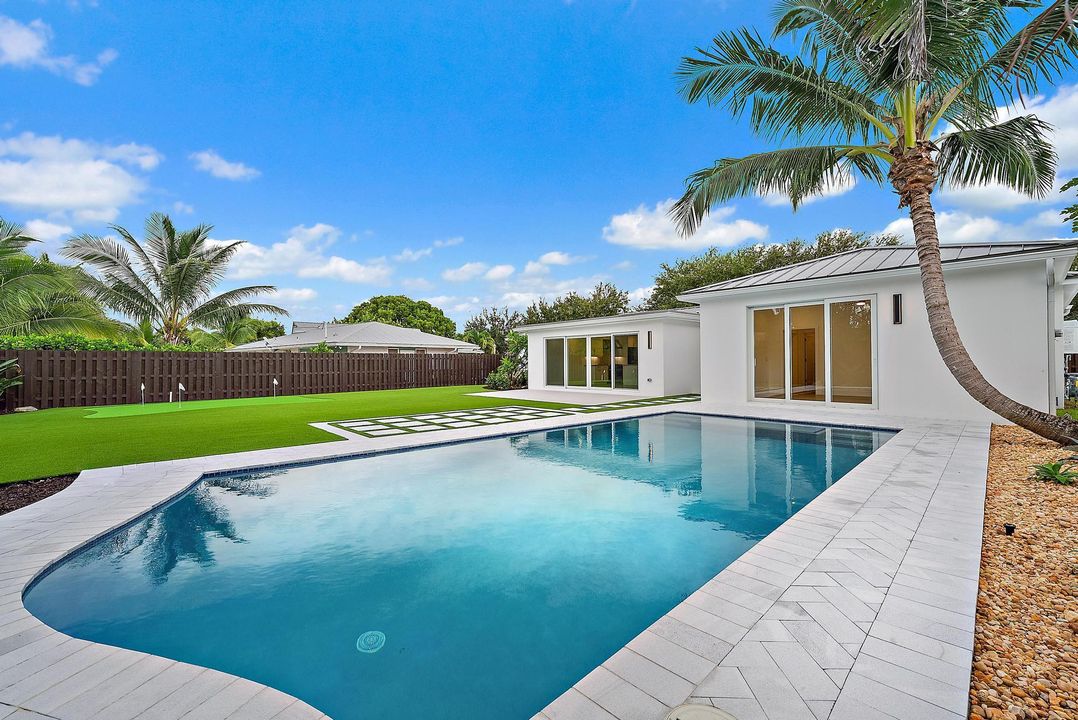 Activo con contrato: $1,495,000 (4 camas, 3 baños, 2121 Pies cuadrados)