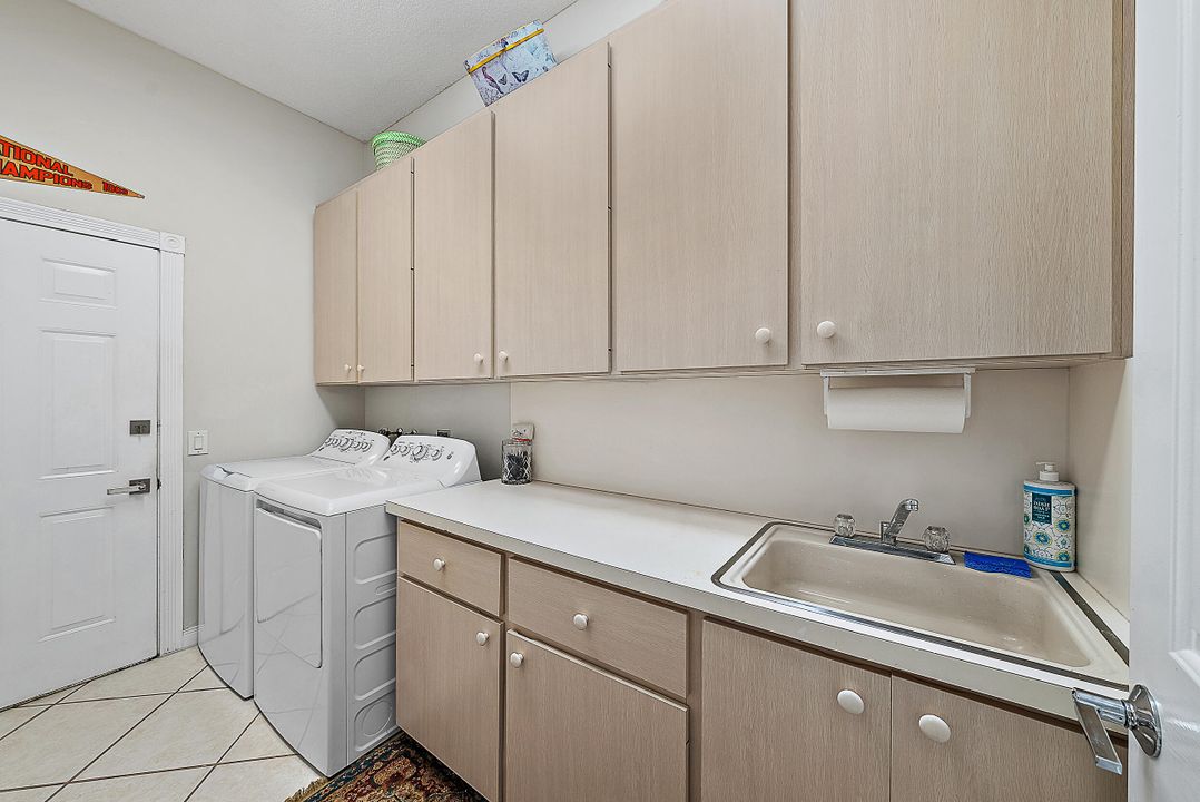 Activo con contrato: $765,000 (3 camas, 2 baños, 1975 Pies cuadrados)