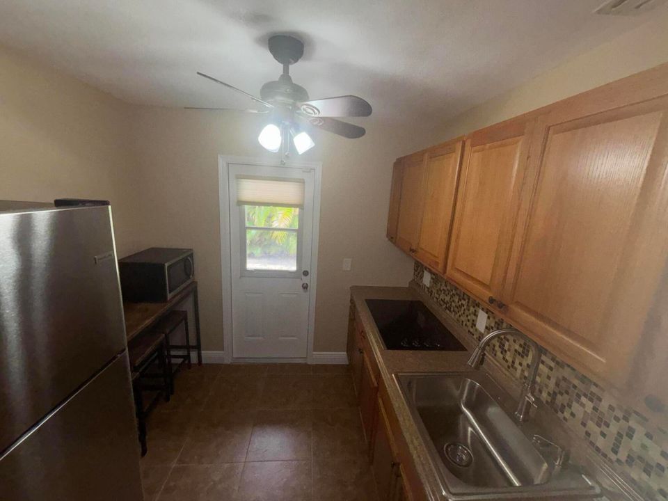 For Rent: $1,600 (1 beds, 1 baths, 600 Square Feet)