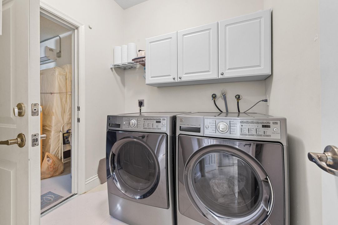 На продажу: $995,000 (4 спален, 3 ванн, 2675 Квадратных фут)