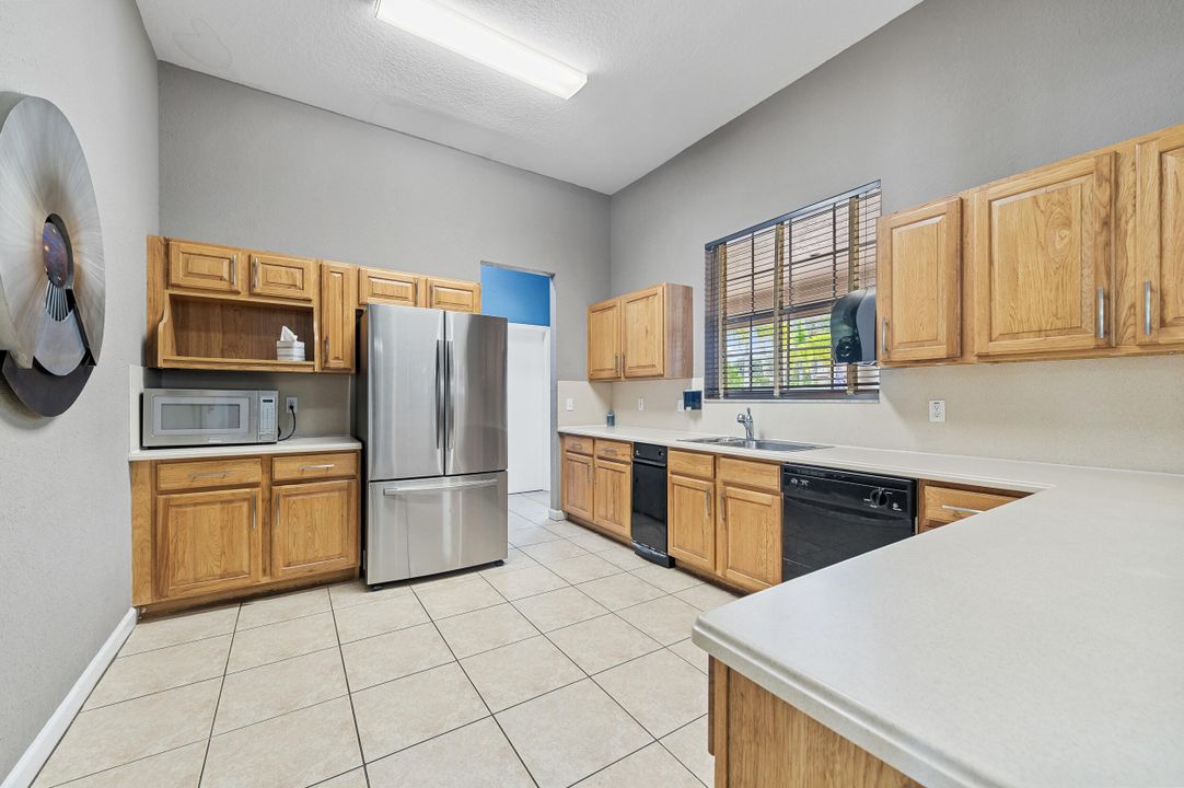 На продажу: $995,000 (4 спален, 3 ванн, 2675 Квадратных фут)